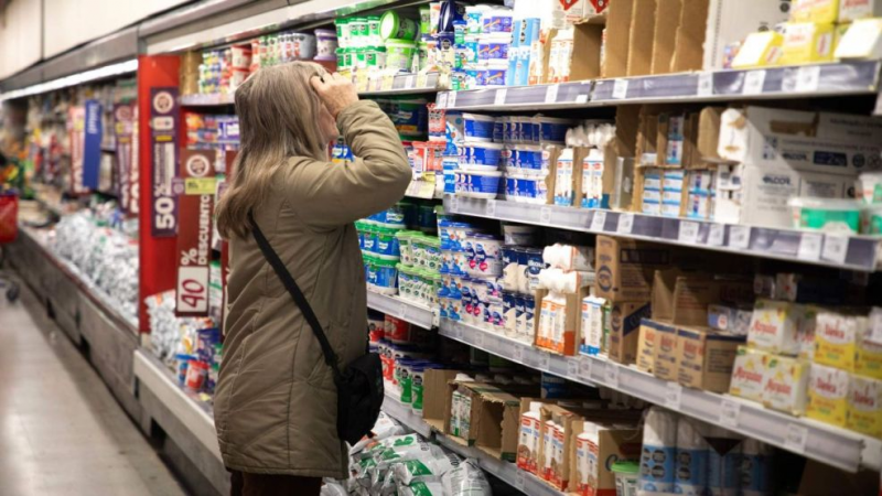 En la Ciudad de Buenos Aires , la inflacion se acelero y llego a un 2,2 %